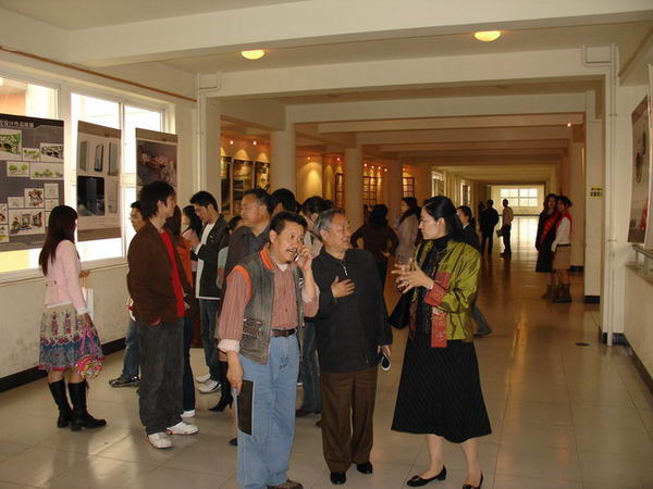 领导参观学生设计联展